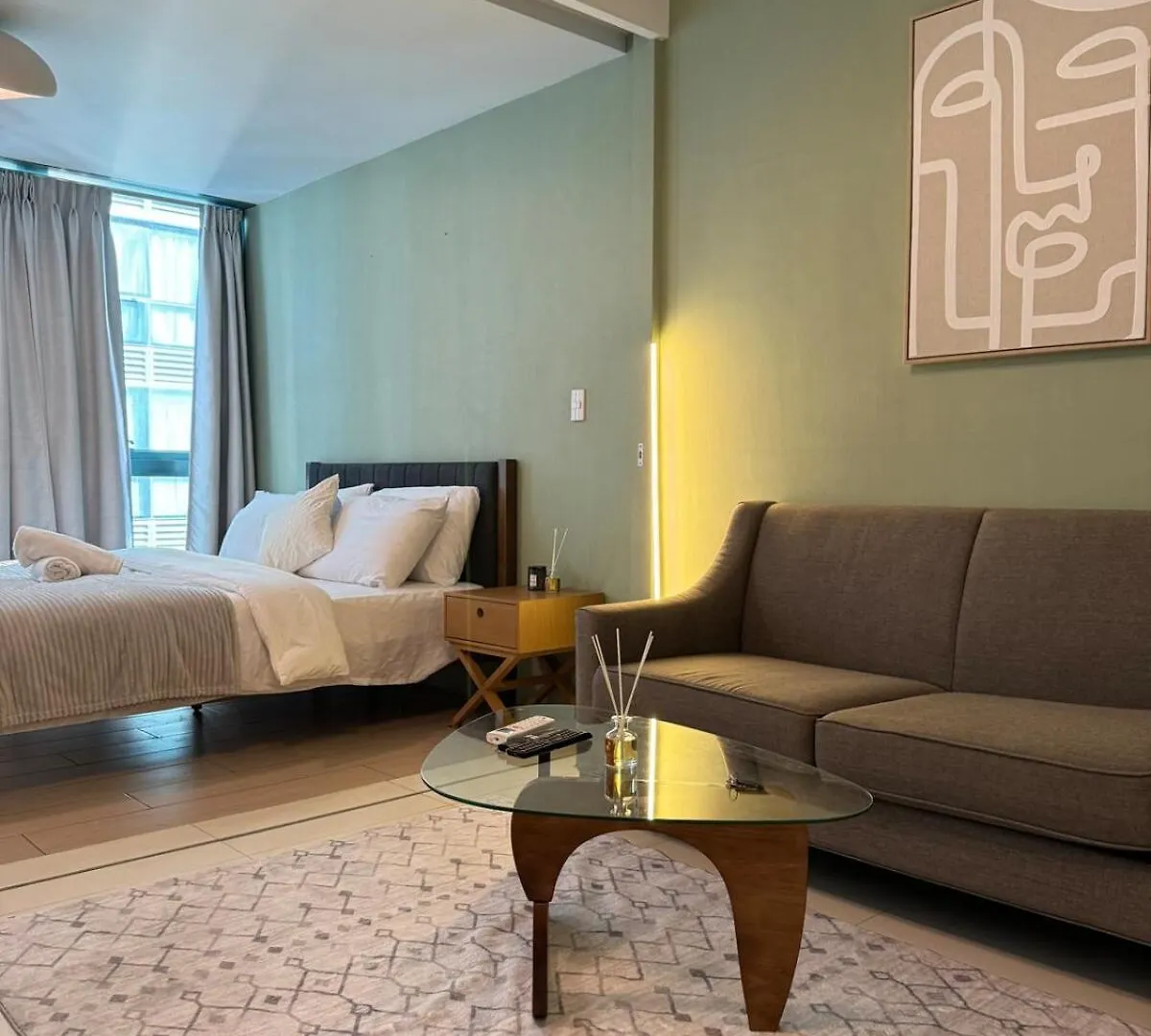 Apartment Modern Classic 1 Bedroom In Uptown Bgc Manila