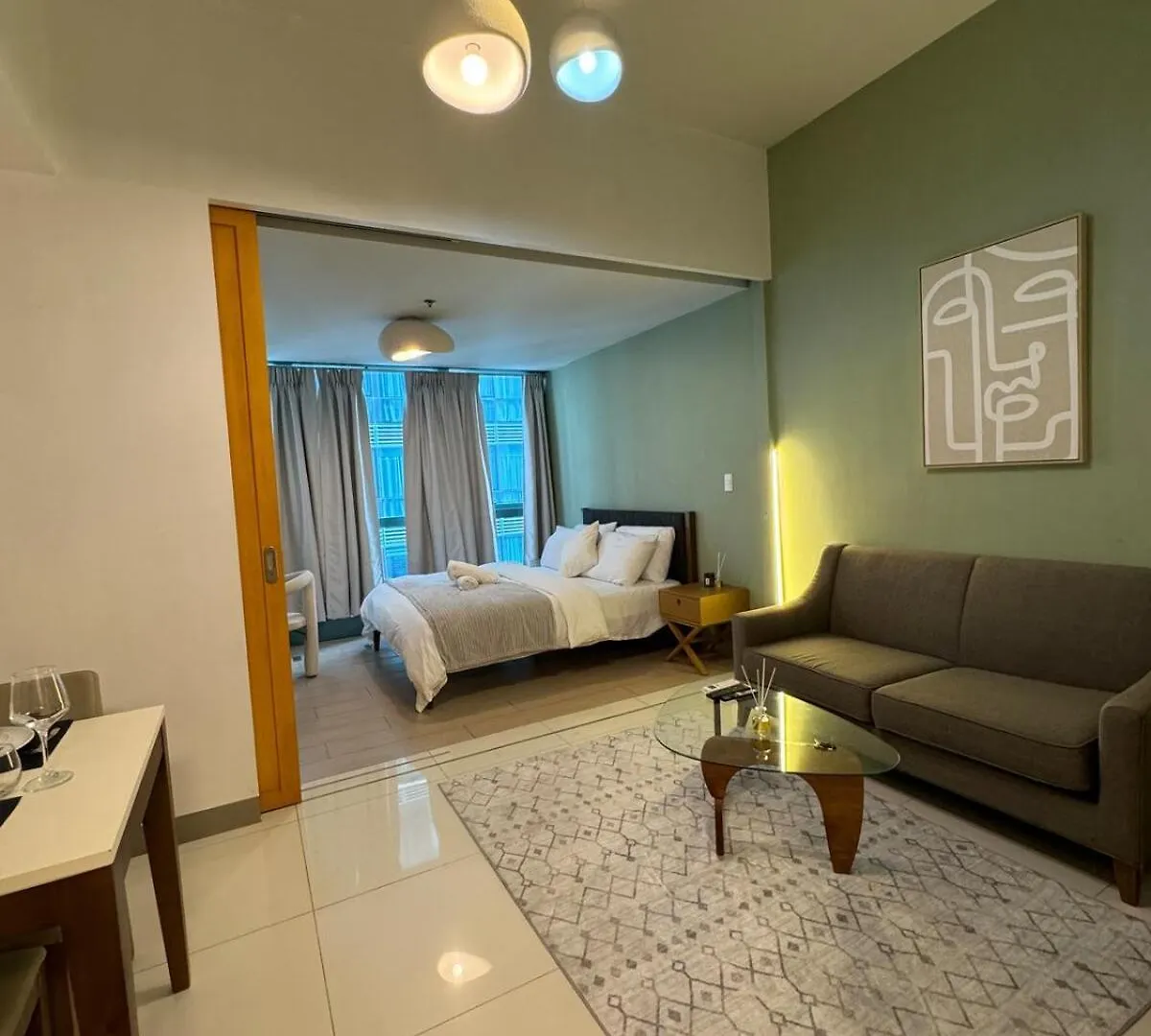 Modern Classic 1 Bedroom In Uptown Bgc Manila Apartment