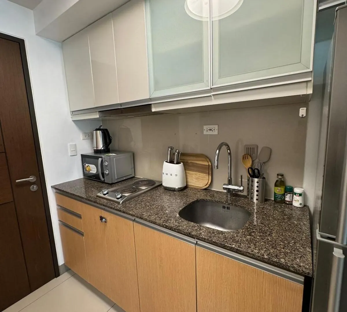 Modern Classic 1 Bedroom In Uptown Bgc Manila Philippines