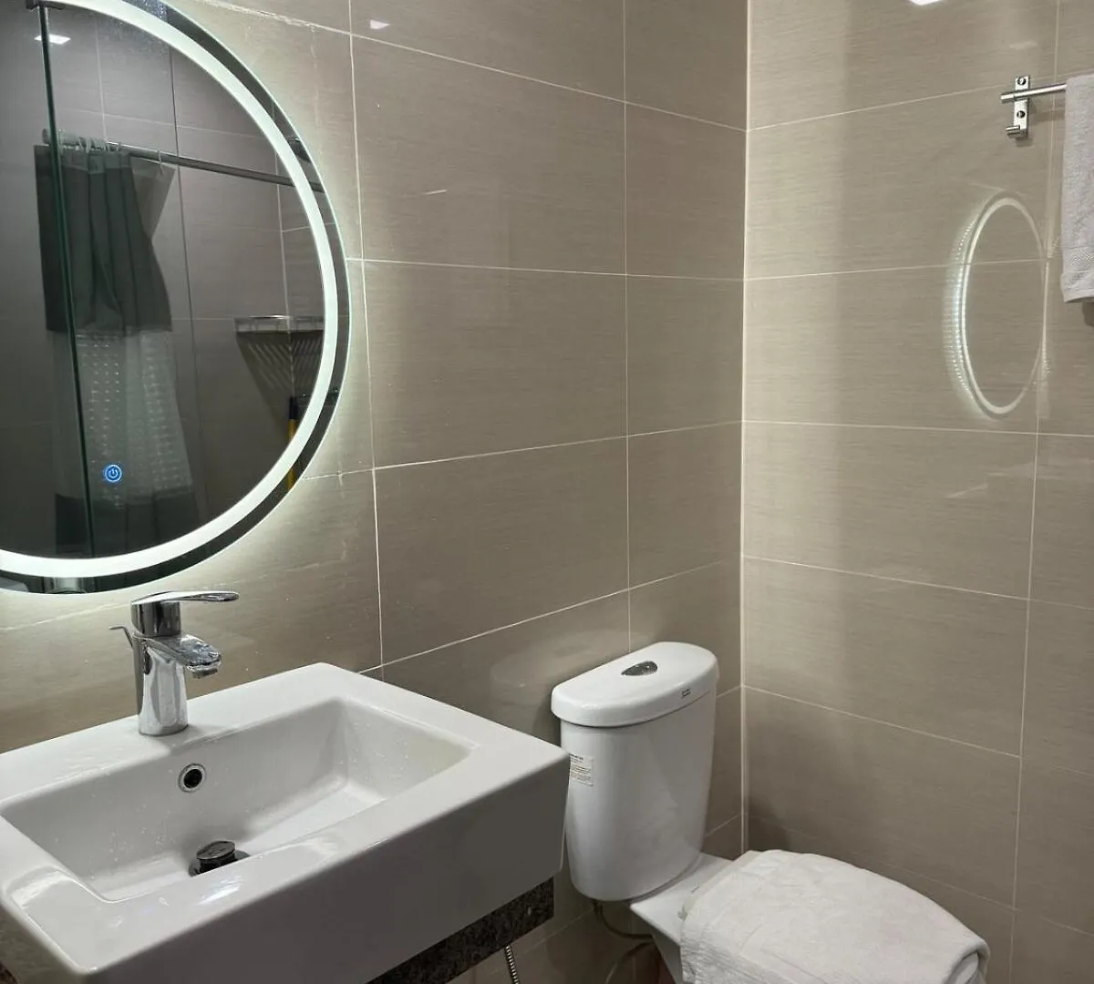 Apartment Modern Classic 1 Bedroom In Uptown Bgc Manila
