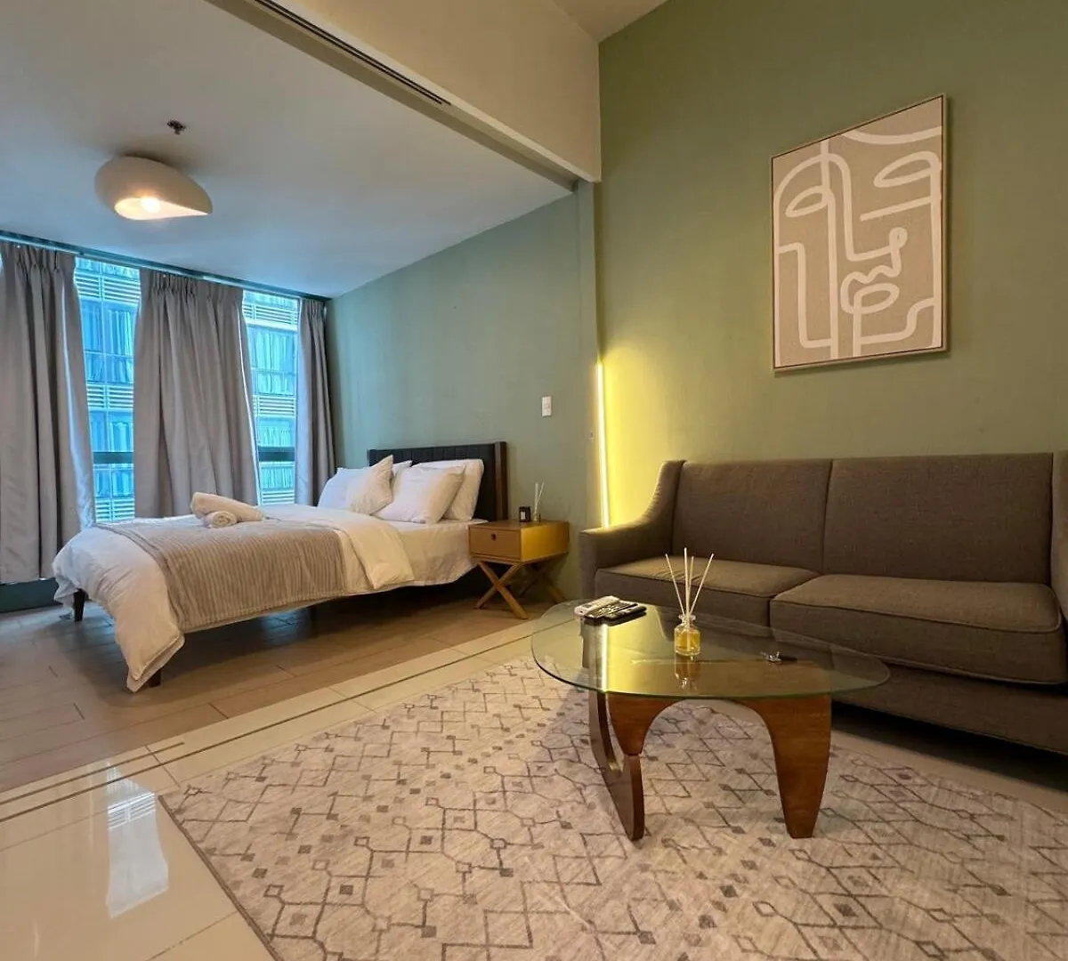 Modern Classic 1 Bedroom In Uptown Bgc Manila Philippines
