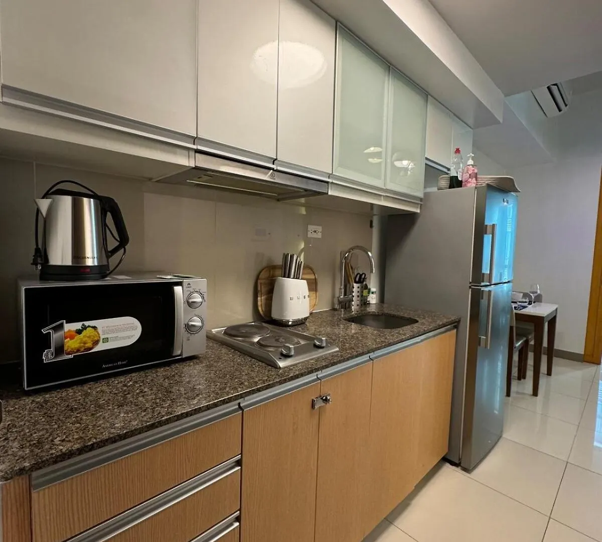 Modern Classic 1 Bedroom In Uptown Bgc Manila 0*,  Philippines