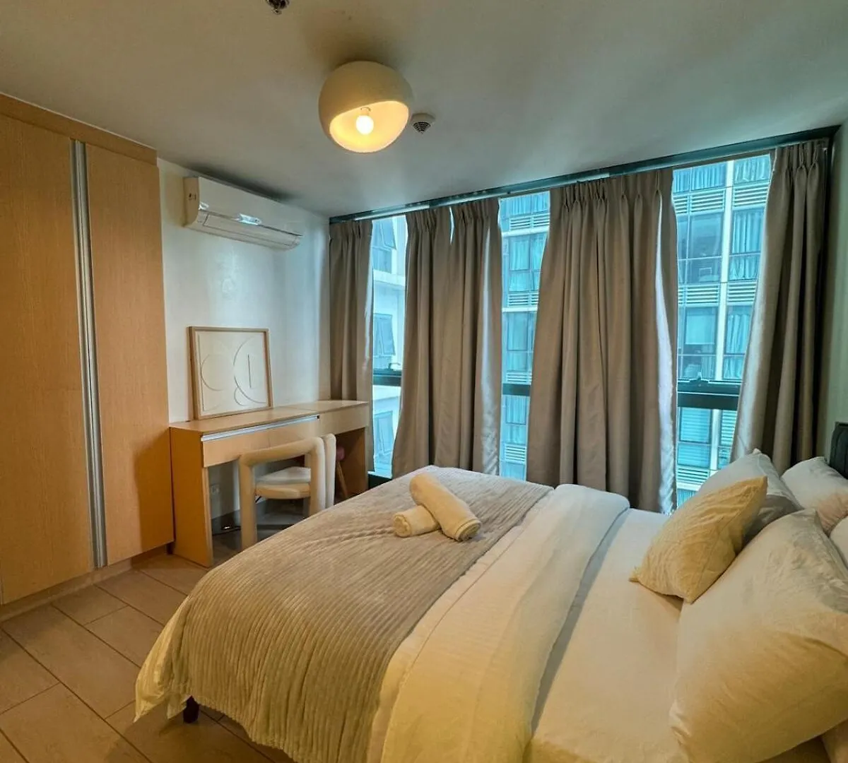 Modern Classic 1 Bedroom In Uptown Bgc Manila