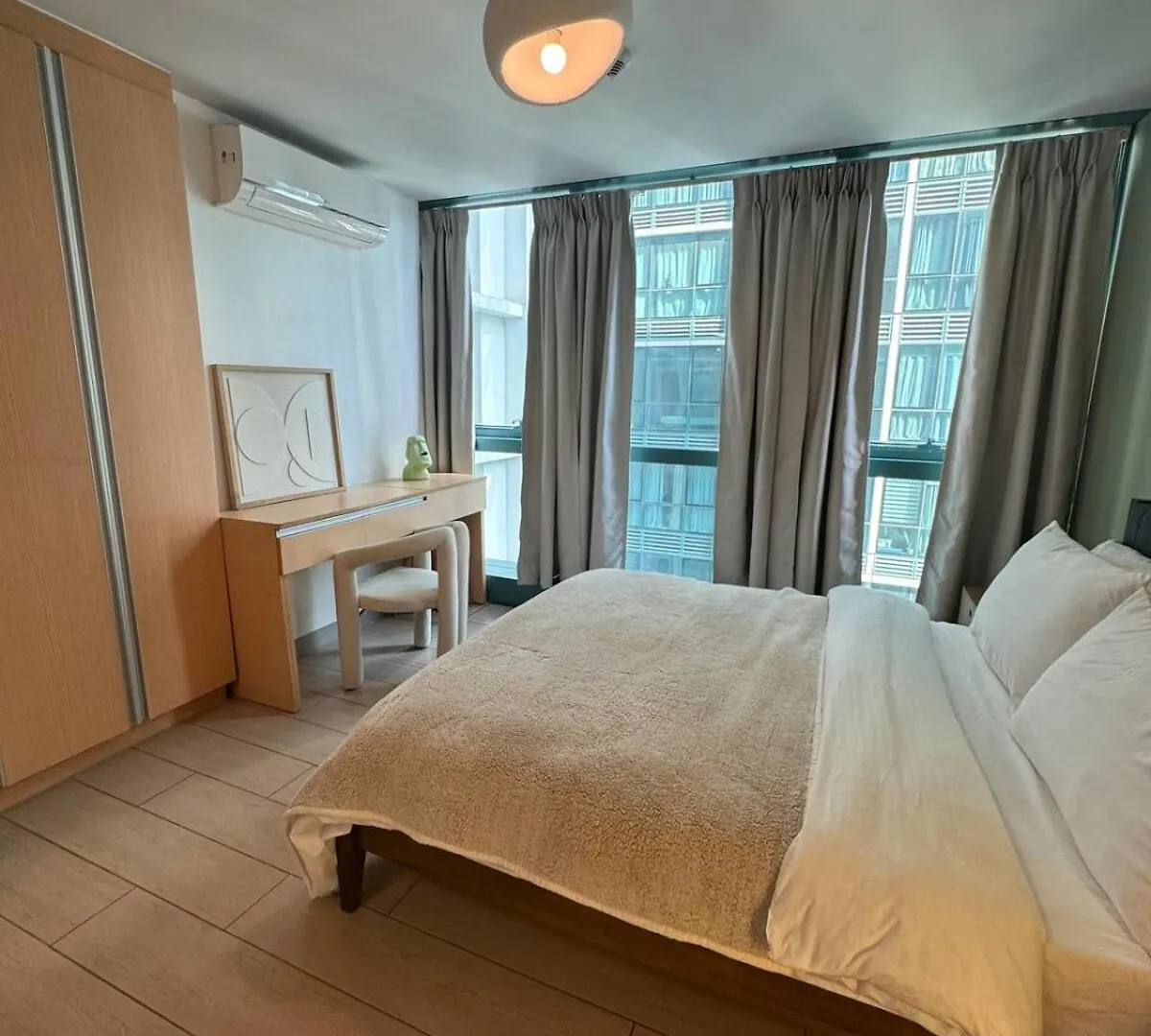 Modern Classic 1 Bedroom In Uptown Bgc Manila 0*,