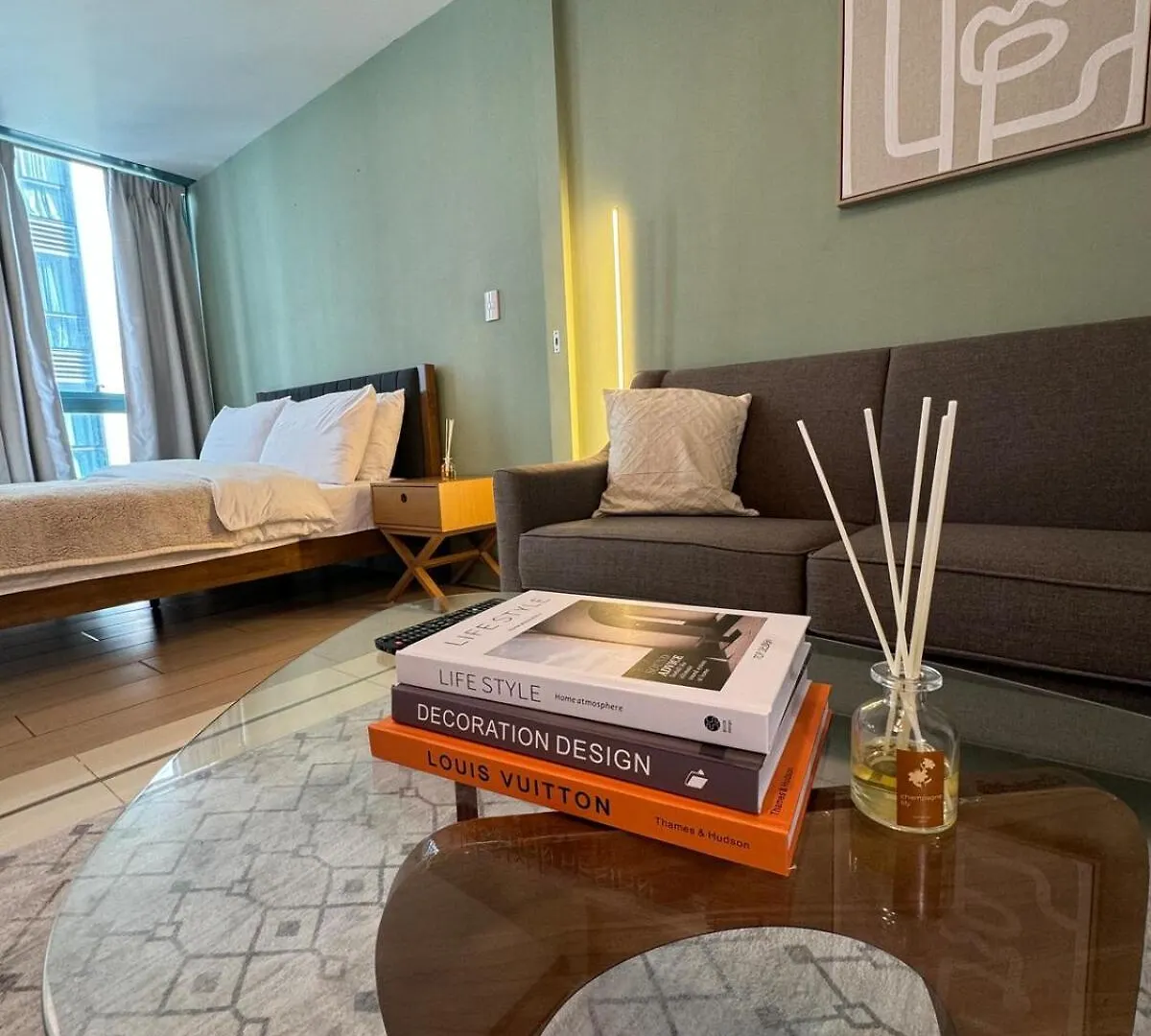 Modern Classic 1 Bedroom In Uptown Bgc Manila Apartment