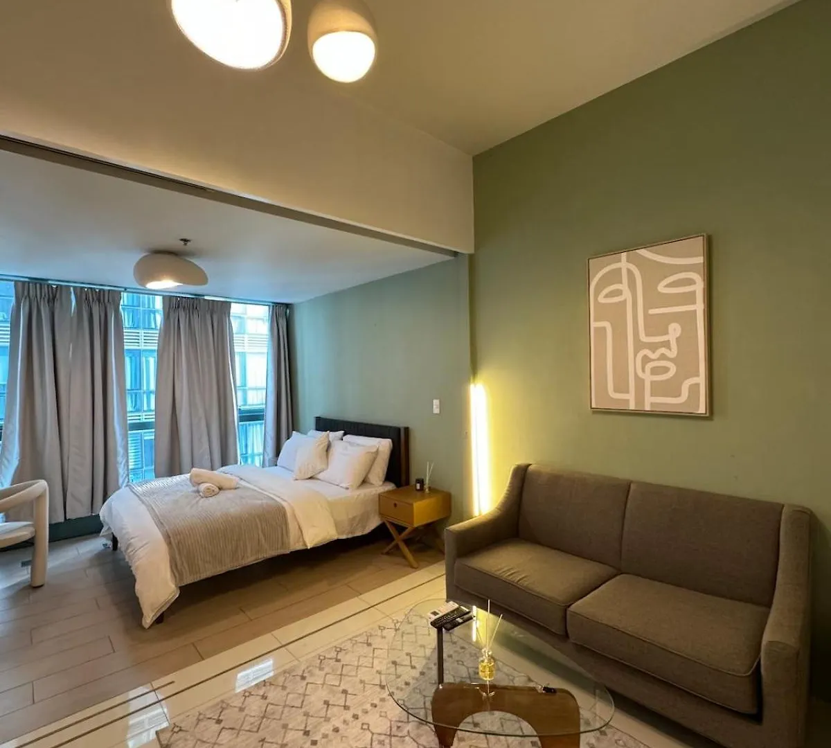 Modern Classic 1 Bedroom In Uptown Bgc Manila